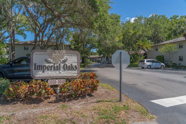 Imperial Oaks Condominiums in Clearwater, FL - Building Photo - Building Photo