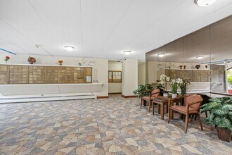 225 S Rohlwing Rd in Palatine, IL - Building Photo - Building Photo