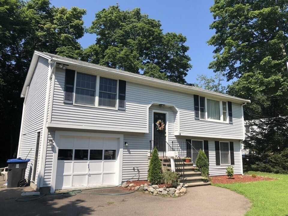 4 Lincoln Pl in Natick, MA - Building Photo