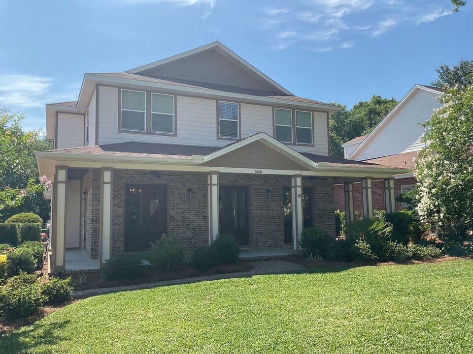 1660 St Lawrence Dr in Niceville, FL - Building Photo