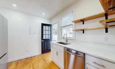 900 Second St in Neptune Beach, FL - Foto de edificio - Building Photo