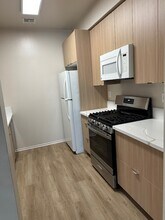 10717 Lawler St Apartments in Los Angeles, CA - Foto de edificio - Building Photo