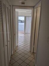 1100 Crystal Lake Dr in Pompano Beach, FL - Building Photo - Building Photo