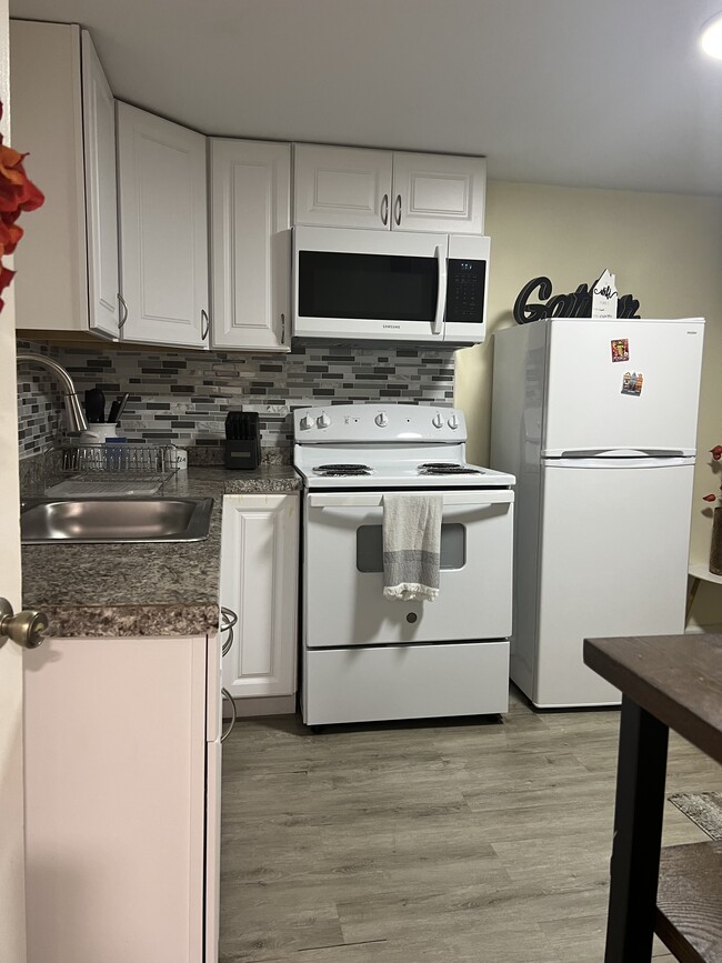 2082 Pitman Ave, Unit 1 bedroom apt