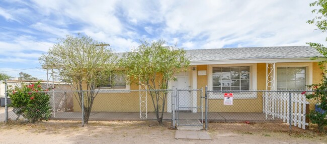 516 N Roosevelt Ave, Unit Half