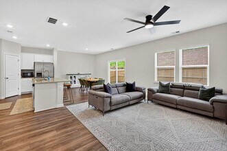 8308 Hunters Grv Rd in Union City, GA - Building Photo - Building Photo