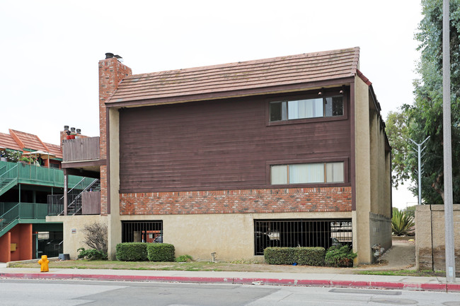 21792 Brookhurst St in Huntington Beach, CA - Foto de edificio - Building Photo