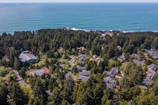 205 SW Shining Mist in Depoe Bay, OR - Building Photo