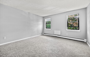 30 Long St, Unit 49 A8 in New Britain, CT - Foto de edificio - Building Photo