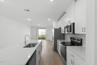 105 Pitching Wedge Dr in Daytona Beach, FL - Building Photo - Building Photo