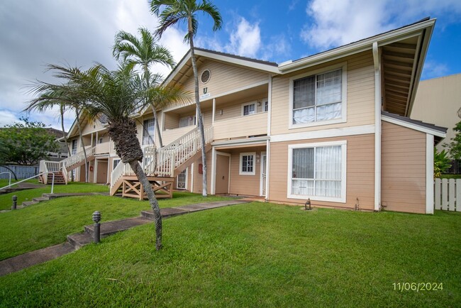 94-1469-1469 Waipio Uka St in Waipahu, HI - Foto de edificio - Building Photo