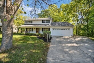 10527 Morgan Ave S in Minneapolis, MN - Foto de edificio - Building Photo