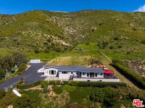 33457 Pacific Coast Hwy in Malibu, CA - Building Photo - Building Photo