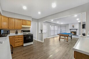 570 E Higgins Rd, Unit SI ID1301333P in Elk Grove Village, IL - Building Photo