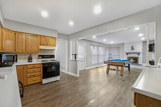 570 E Higgins Rd, Unit SI ID1301333P in Elk Grove Village, IL - Building Photo - Building Photo