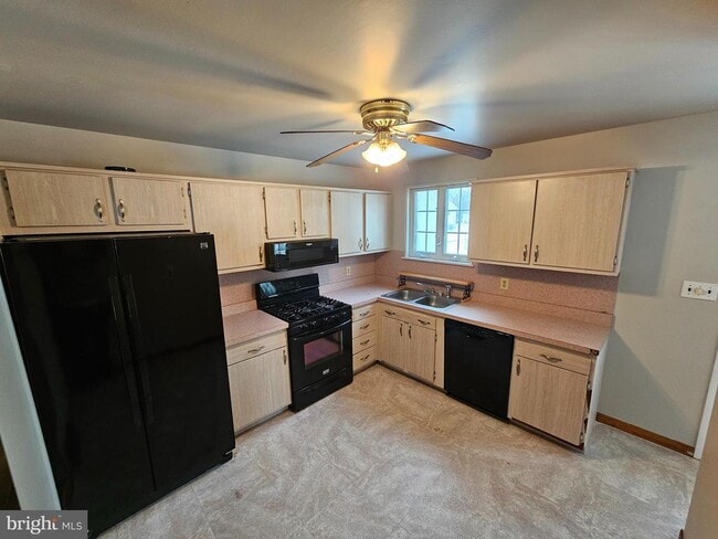 property at 1317 Garfield Dr