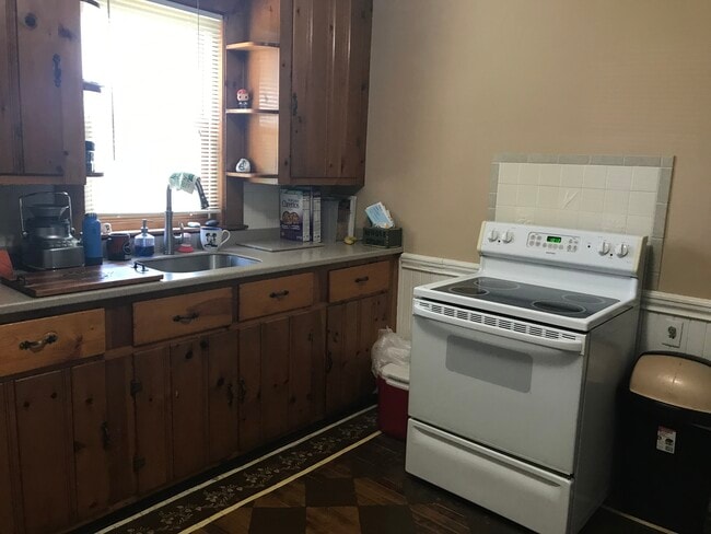 31 Church St, Unit #1 in Weymouth, MA - Foto de edificio - Building Photo