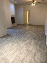 602 Yellow Meadow Ct, Unit B in Bakersfield, CA - Building Photo - Building Photo