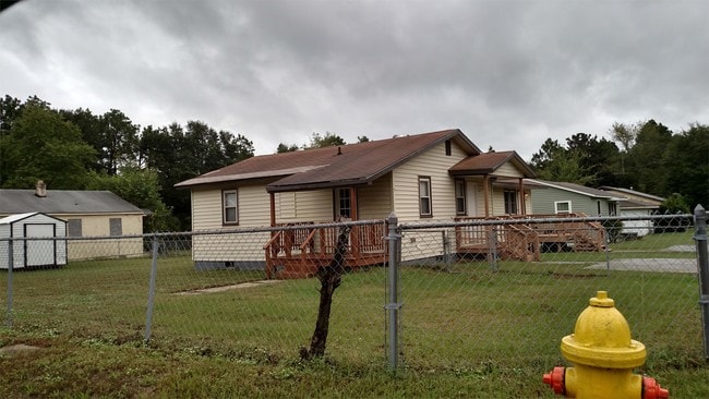 632 Eva Cir in Spring Lake, NC - Building Photo - Building Photo