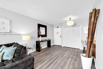 830 NW 87th Ave in Miami, FL - Building Photo - Building Photo