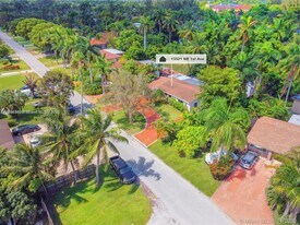 13521 NE 1st Ave in Miami, FL - Building Photo