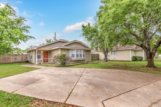 3402 Timberline Ct in Bryan, TX - Building Photo - Building Photo