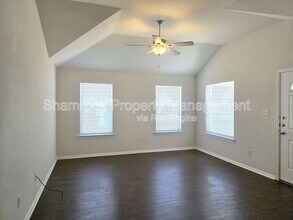 1211 Sironia Trail in McGregor, TX - Building Photo - Building Photo