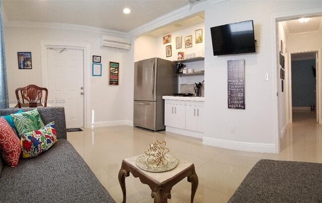 property at 4122 N Circle Dr