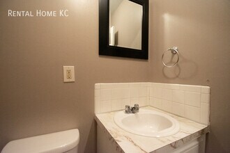 7718 Kessler Ln in Overland Park, KS - Building Photo - Building Photo
