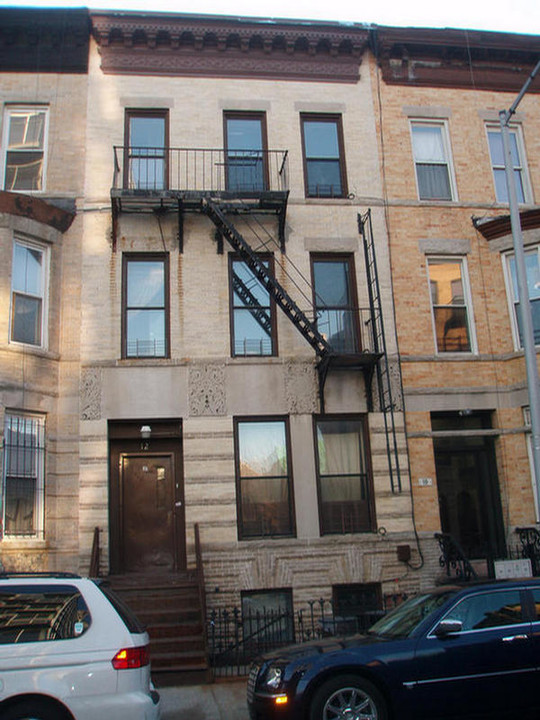 12 Spencer Ct in Brooklyn, NY - Building Photo