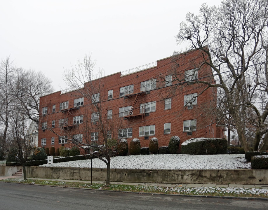 143 E Sidney Ave in Mount Vernon, NY - Building Photo