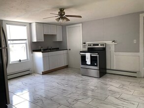 27-29 Snell St, Unit 27 Snell Street in Sturbridge, MA - Building Photo - Building Photo