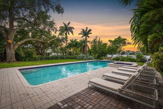 490 Coffee Pot Riviera NE in St. Petersburg, FL - Building Photo - Building Photo