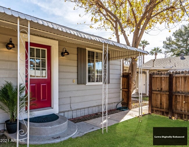 property at 908 W MacKenzie Dr