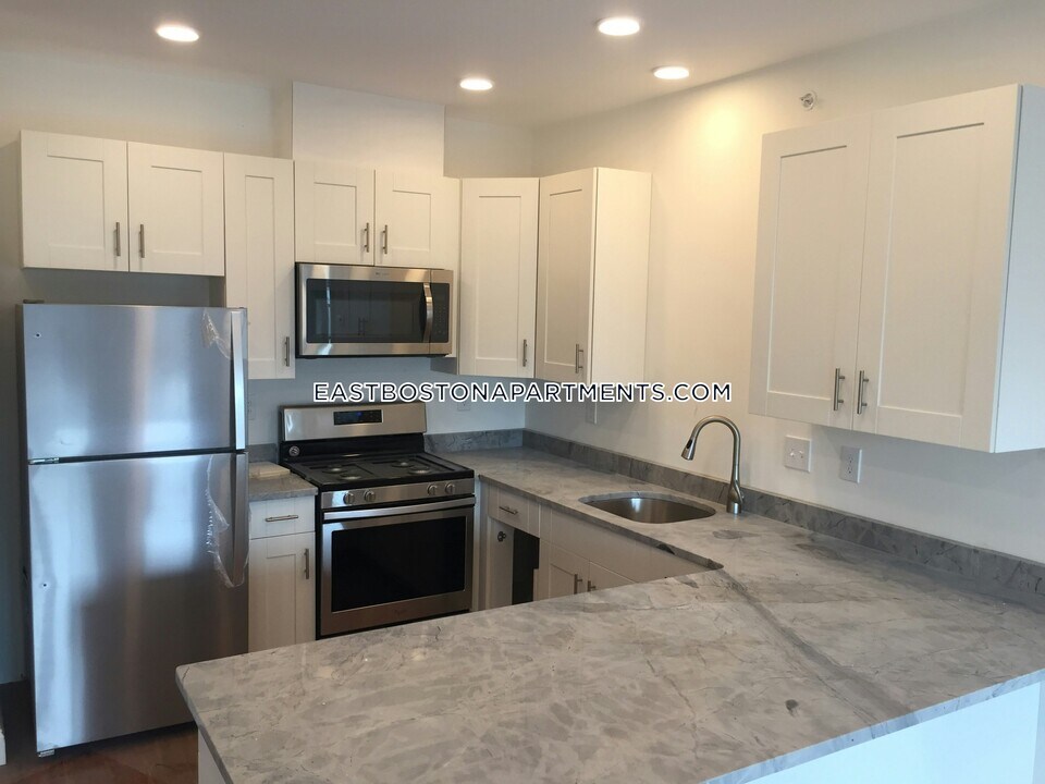 245 Sumner St in Boston, MA - Building Photo