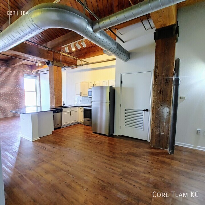 202 W 5th St in Kansas City, MO - Building Photo