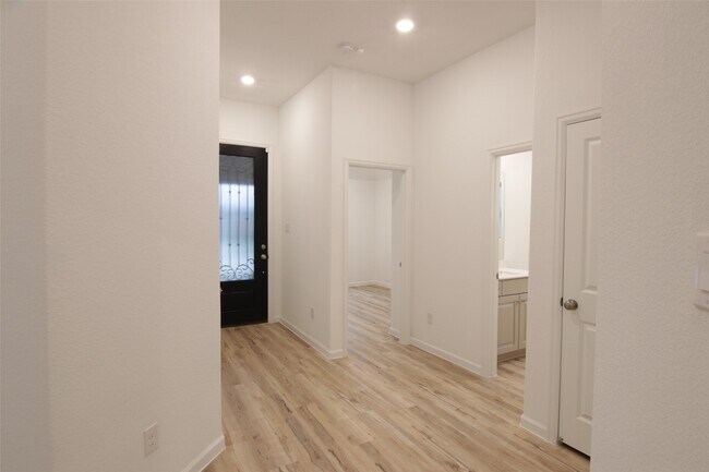 property at 2511 Chestnut Oak Cir