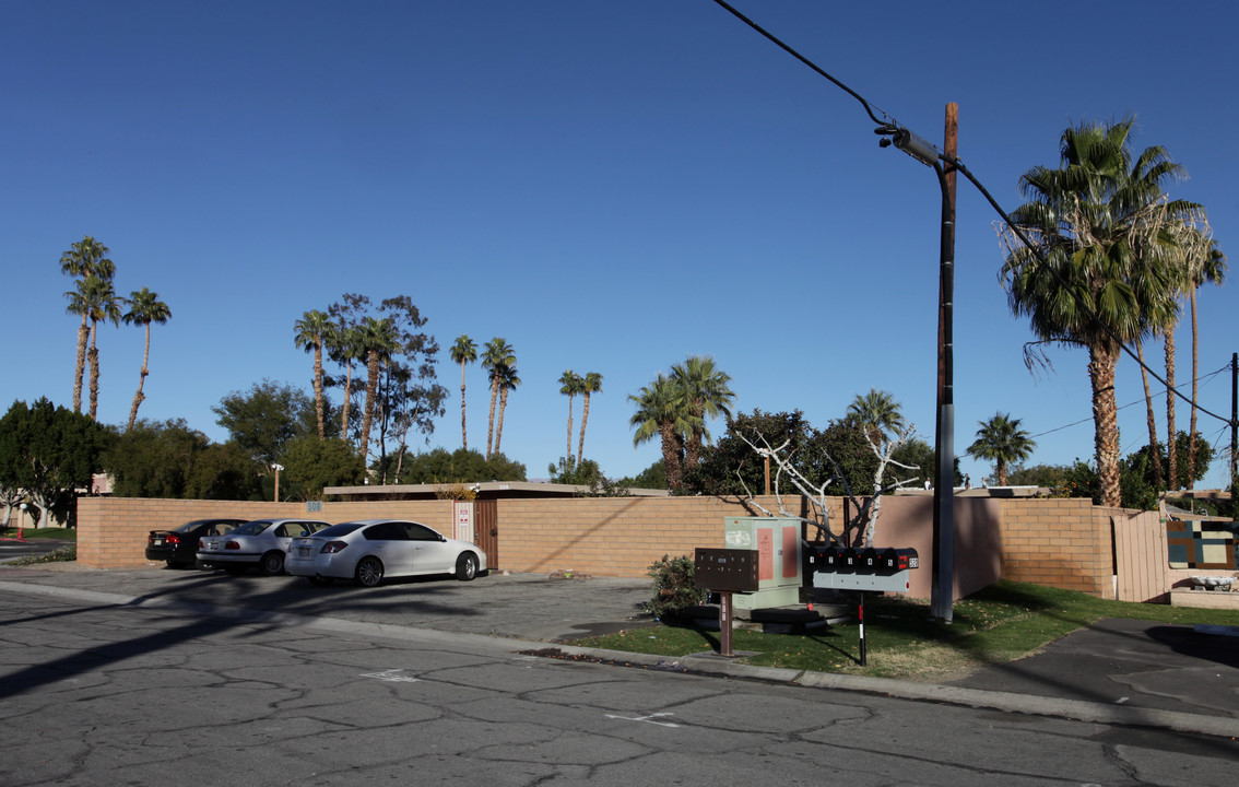 508 S Desert View Dr in Palm Springs, CA - Building Photo