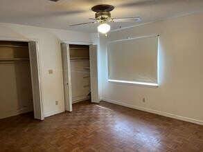 2406 W 3rd Pl in Russellville, AR - Foto de edificio - Building Photo