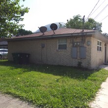 4013 Amoor Ave-Unit -A in Houston, TX - Foto de edificio - Building Photo