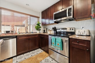 4251 N Miller Rd in Scottsdale, AZ - Building Photo - Building Photo