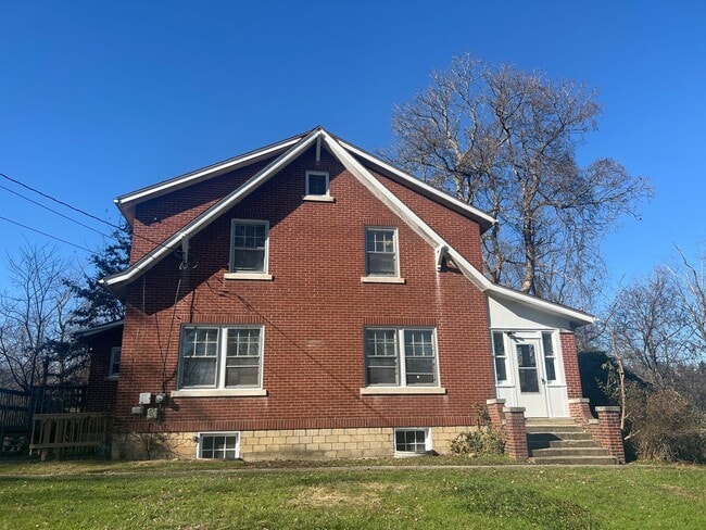 84 Colorado Ave in Westover, WV - Building Photo - Building Photo