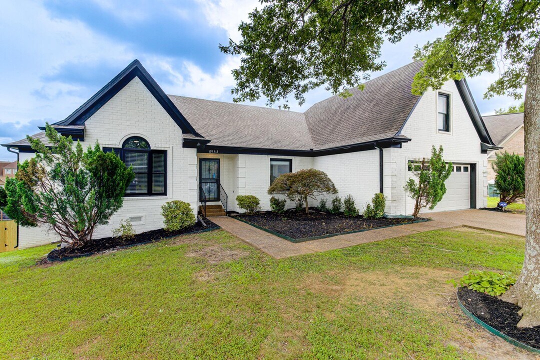8952 Vorlich Cove in Memphis, TN - Building Photo