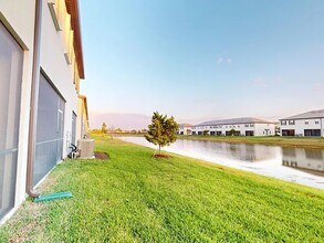 15126 Sunny Day Dr in Bradenton, FL - Foto de edificio - Building Photo