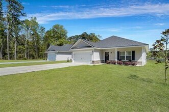 165 Pineland Rd in Midway, GA - Building Photo - Building Photo