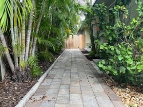 816 NE 17th Way in Fort Lauderdale, FL - Building Photo - Building Photo