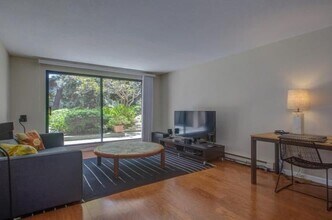 7 Commodore Dr in Emeryville, CA - Building Photo - Building Photo