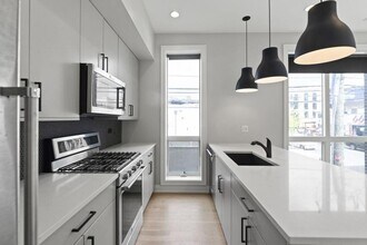 1050 W Cornelia Ave in Chicago, IL - Building Photo - Building Photo