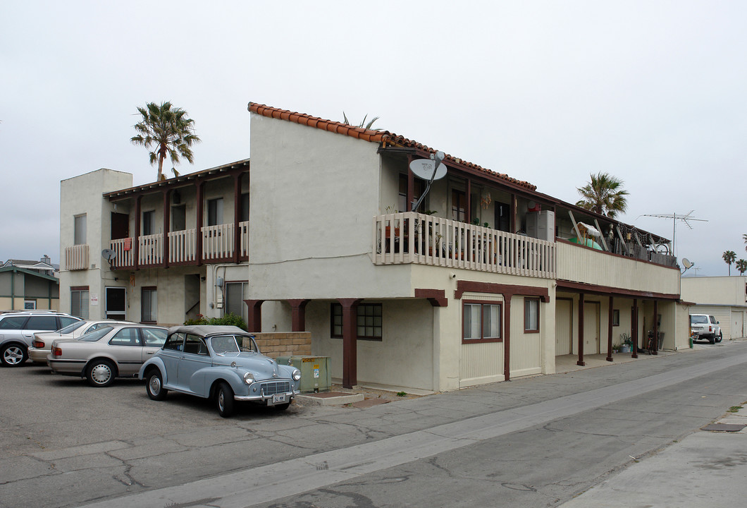 1100-1110 S Seaward Ave in Ventura, CA - Building Photo