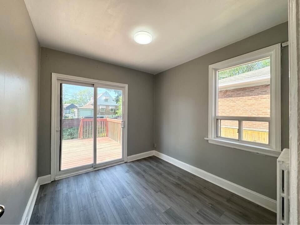 3 Bed 1 Bath - House in Toronto, ON - Building Photo